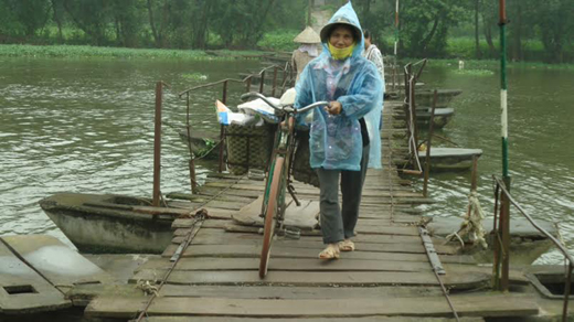 Quảng Ngãi Cầu treo tạm bợ, tiềm ẩn nhiều rủi ro, nguy hiểm